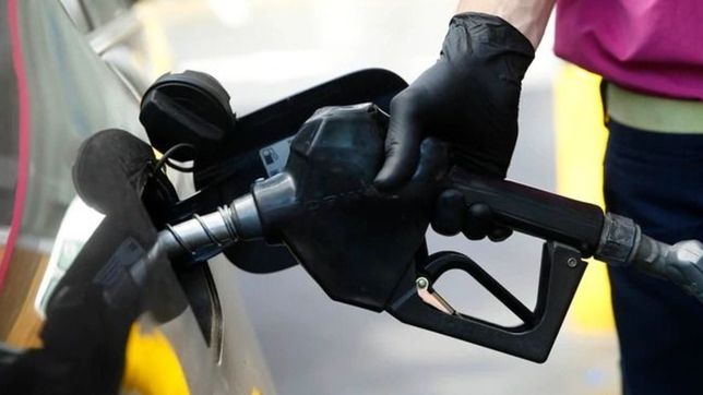 el gobierno dio marcha atras, postergo un impuesto y freno el aumento de los combustibles