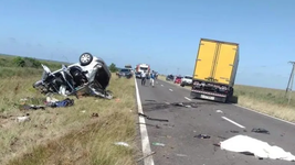 cinco personas murieron en la ruta tras un choque fatal entre un auto y un camion cinco personas murieron en la ruta tras un choque fatal entre un auto y un camion