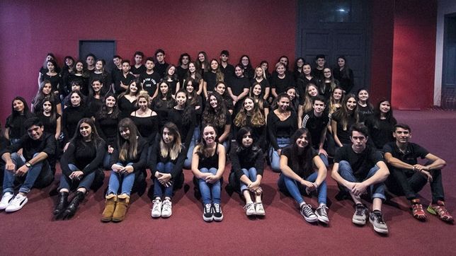 ¡gran estreno! ?el conventillo de la paloma? con mas de 100 chicos y chicas platenses