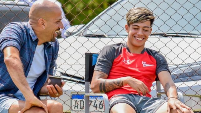 un idolo, la foto de la joya de estudiantes tomando mates con veron