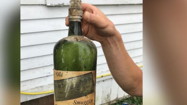 impactante: encontraron botellas de whisky de 100 anos escondidas en su casa