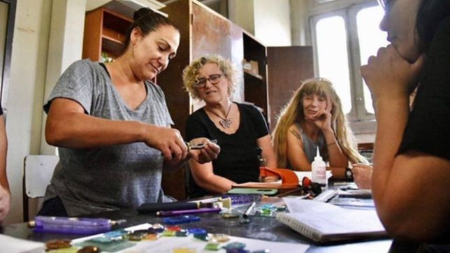 advierten que todavia quedan cupos para los talleres de la escuela municipal de arte