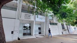 cientificos de la plata realizan un abrazo simbolico al conicet en defensa de la democracia cientificos de la plata realizan un abrazo simbolico al conicet en defensa de la democracia