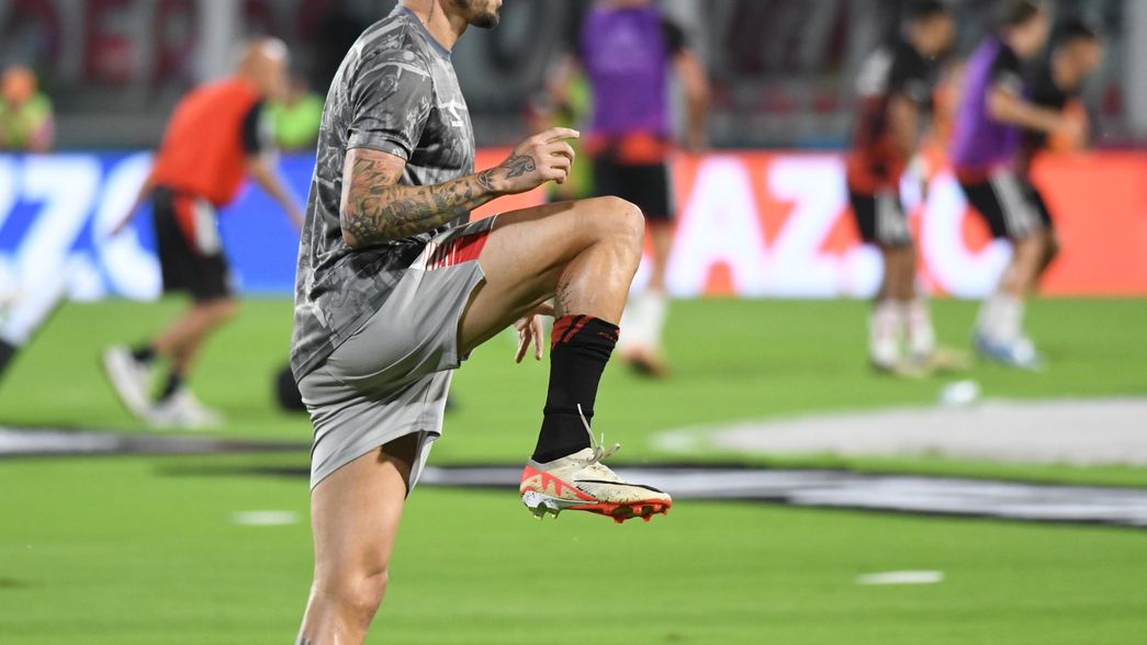 Estudiantes no levanta y José Sosa quedó en el centro del debate de los hinchas