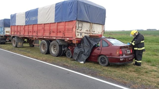 mato a su esposa, se dio a la fuga  y murio al chocar contra un camion