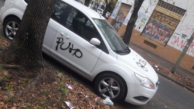 vandalizaron autos estacionados en un barrio de la plata y hay temor entre los vecinos