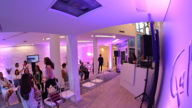 entre esmaltes, flores y relax reabrio gala, el renovado centro de belleza platense