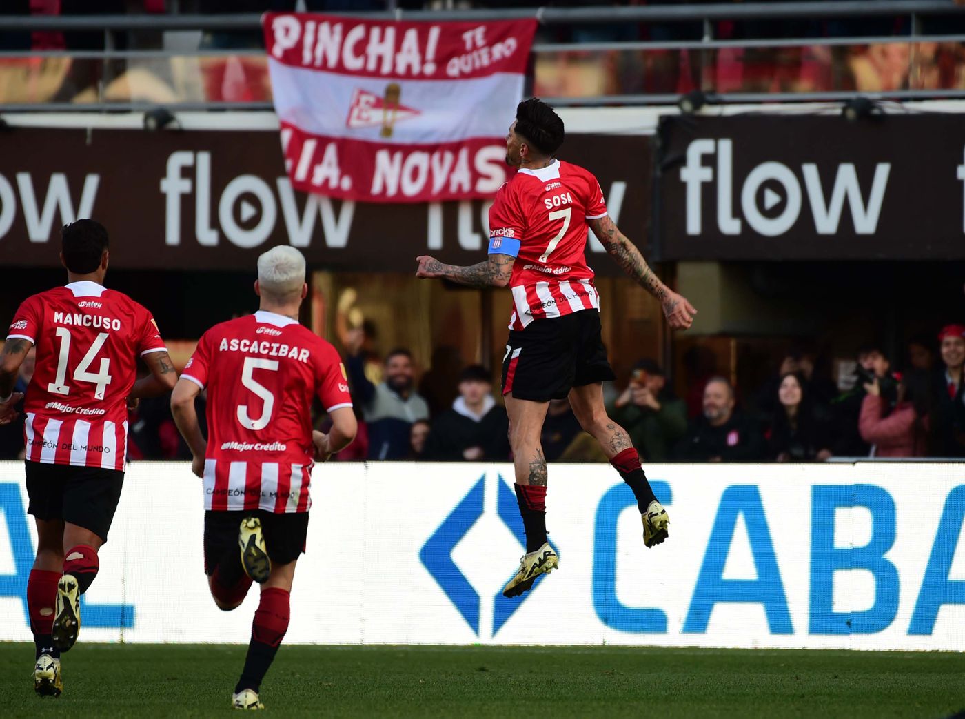 Estudiantes Gimnasia Clasico festejo gol Sosa.JPG