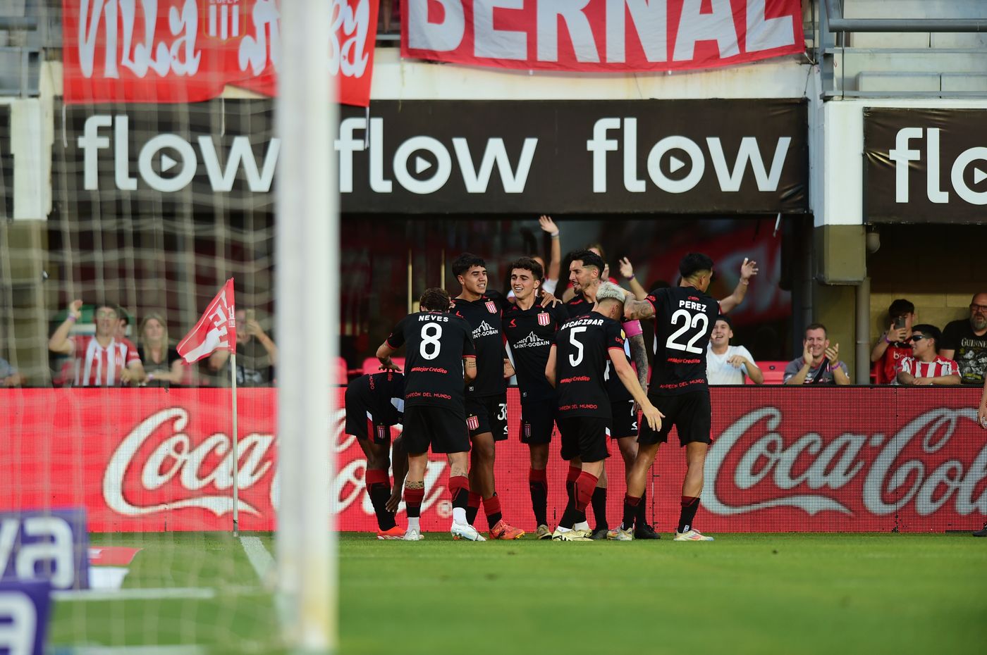 Estudiantes Instituto festejo gol.JPG