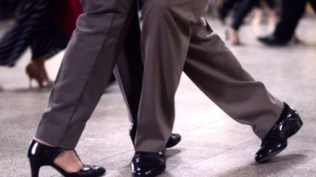 se viene la primera noche de milonga y tango en plaza malvinas