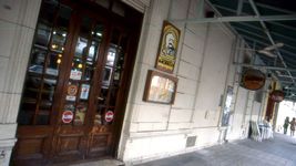 proponen reducir las tasas que pagan los comercios historicos de la plata
