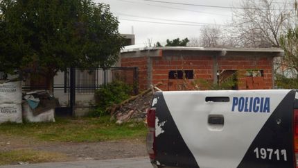 Amenazaron a un vecino con un arma para robarle y le dispararon mientras escapaba
