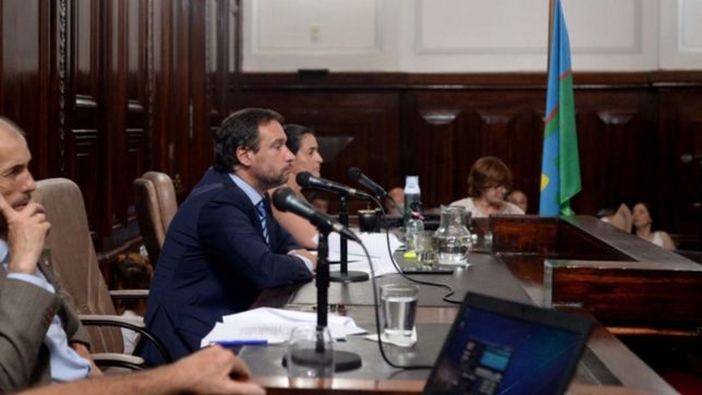 en medio de un enrarecido clima preelectoral, el concejo se reune en una sesion especial