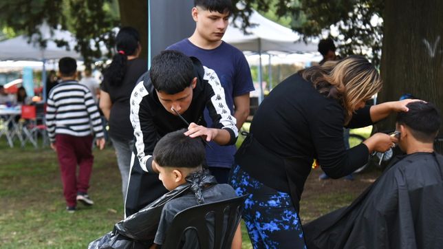 cortes de pelo, vacunacion y tramites, en un jornada nos vemos en el barrio en villa elisa