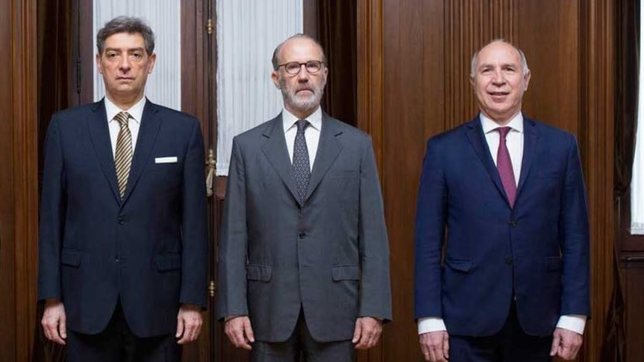 abogados de la plata denunciaron penalmente a la corte suprema por fallos que beneficiarian al poder politico