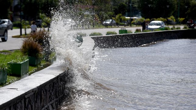 una nueva crecida del rio de la plata pone en alerta a la region