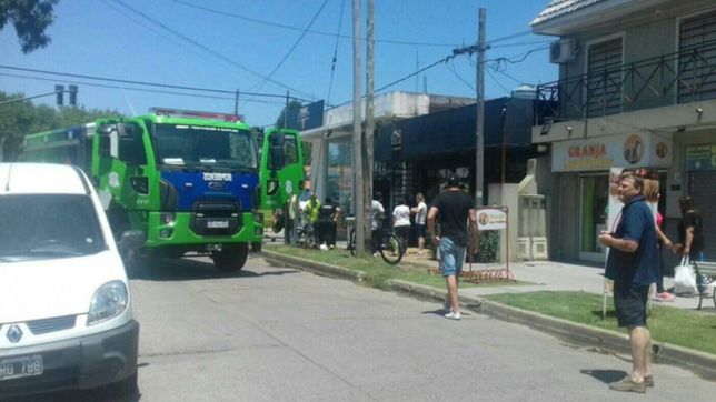 explosion e incendio en una peluqueria de city bell: el same asistio a tres heridos