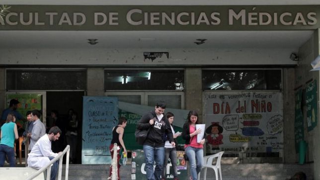 la hoja de roble volvio a las andanzas y hubo cruces en la facultad de medicina de la unlp