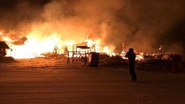 videos: asi quedo la tradicional confiteria del cerro chapelco tras el voraz incendio