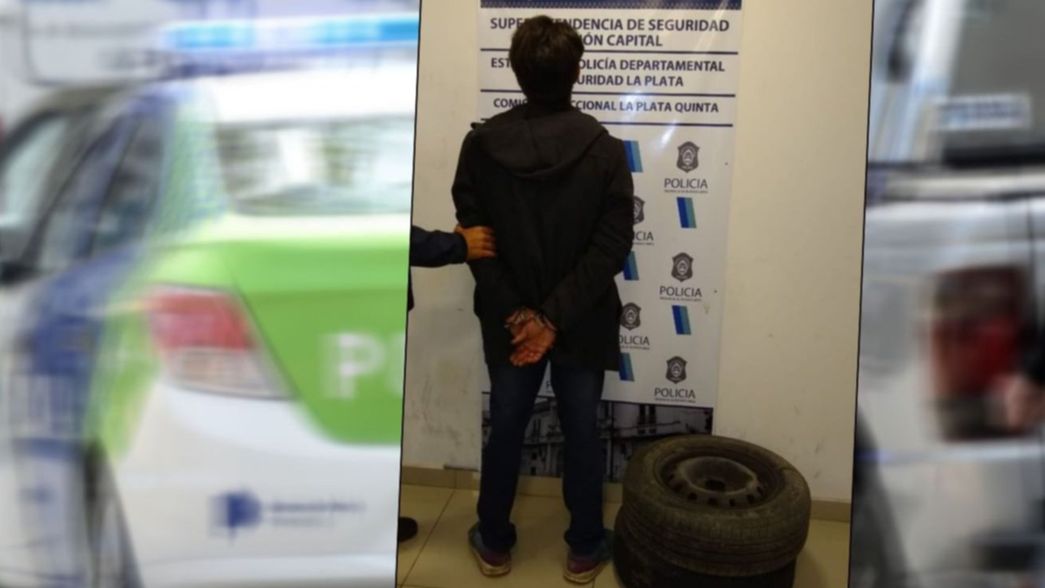 Detuvieron a un joven que se llevaba las ruedas de vehículos estacionados en La Plata