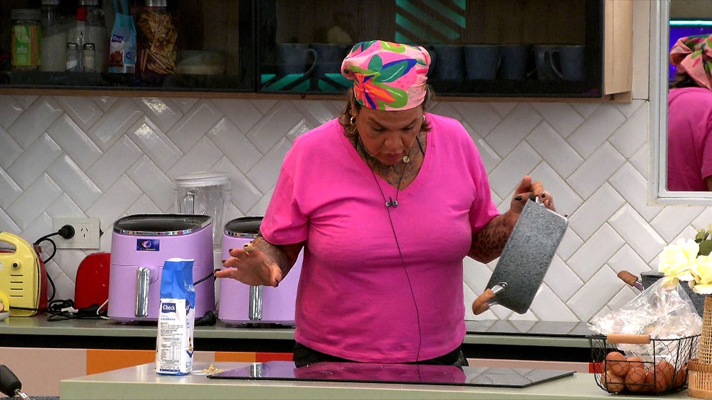 sandra gran hermano en la cocina.jpg