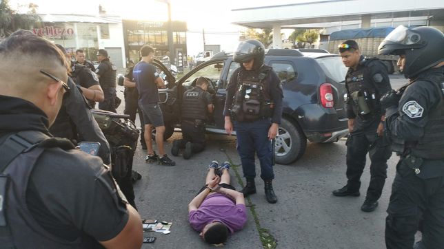 robaron una camioneta, se cruzaron con un megaoperativo policial y terminaron presos tras una increible persecucion