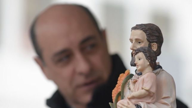 la multitudinaria misa del arzobispo tucho fernandez, en fotos