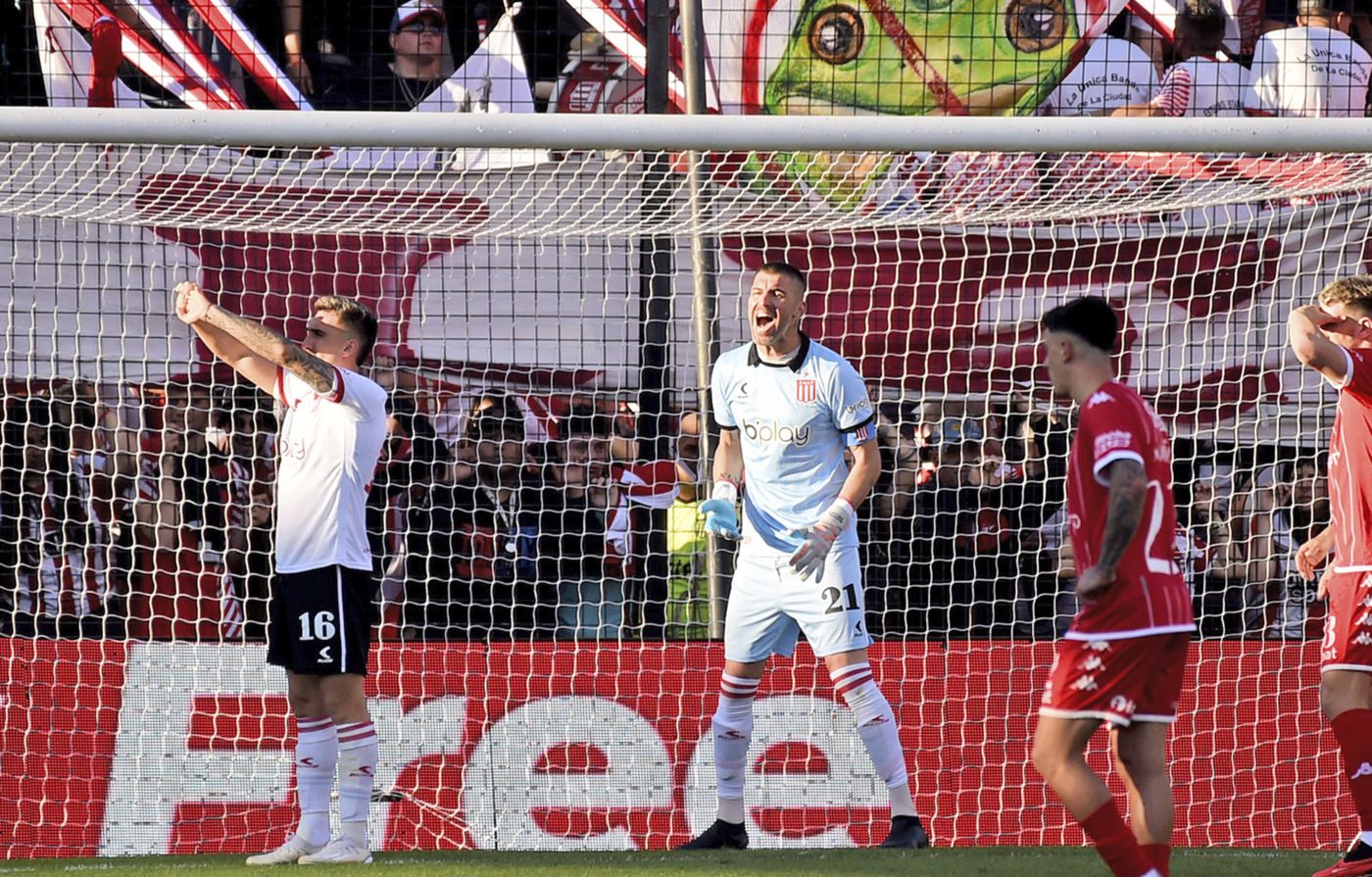 Estudiantes Huracán por Copa Argentina Mariano Andújar.jpg