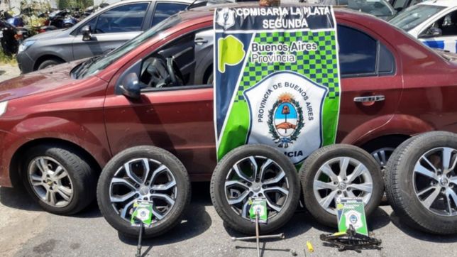 un robaruedas volvio a atacar en la plata a plena luz del dia