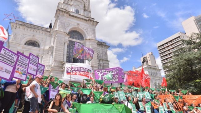 realizaron un panuelazo en favor del aborto legal frente al municipio
