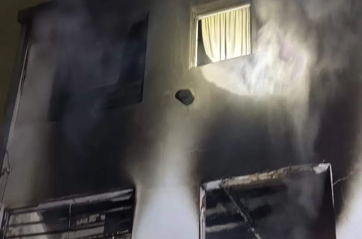Un incendio destruy&oacute; por completo un departamento de Berisso ubicado en 61 entre 123 y 124