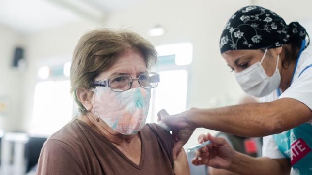 tercera dosis libre en la plata: ¿quienes pueden recibirla desde este jueves?