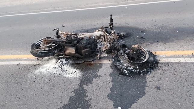un terrible accidente termino con dos jovenes muertos en la plata