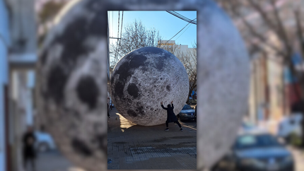 Pink Floyd y un disco emblemático: la historia detrás de la luna gigante que apareció en calle 8