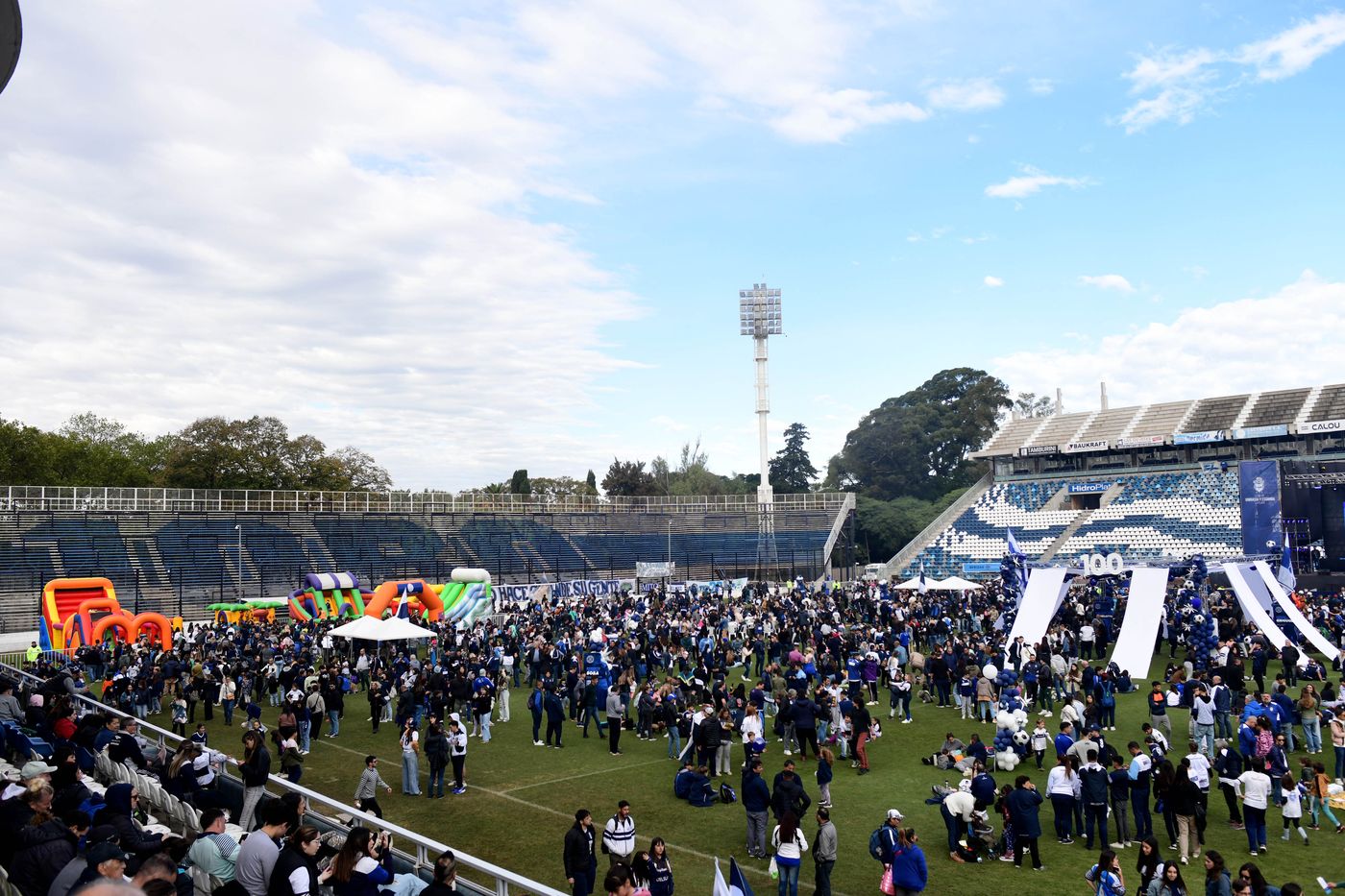 Celebración de Gimnasia por el centenario del Bosque (9).JPG
