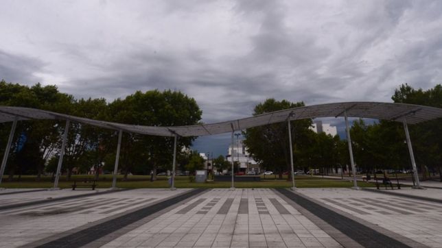 martes gris, con rafagas de viento y amenaza de lluvias en la plata