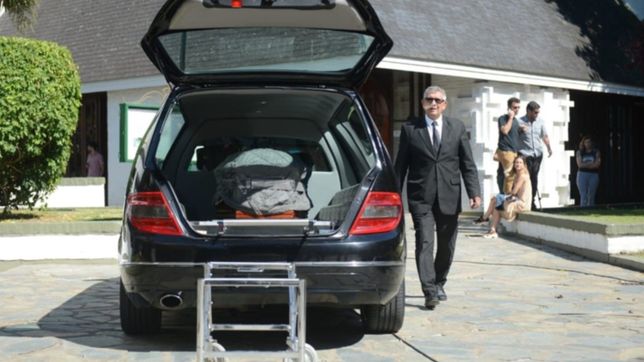 despiden los restos del cura lorenzo, acusado por abusos sexuales: ?no es un homenaje?