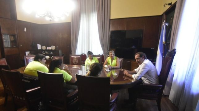 garro recibio a los agentes de transito que sufrieron agresiones en operativos viales