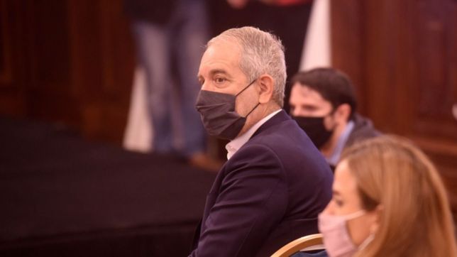internaron a julio alak por una neumonia en la plata