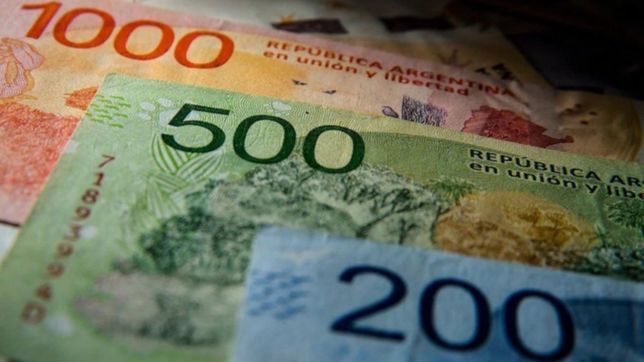 potenciar trabajo, becas progresar, auh y mas: asi quedan tras la suba del salario minimo