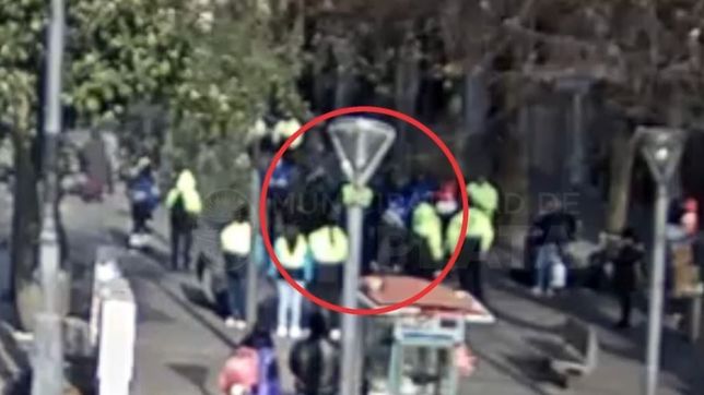 video: atacaron a inspector de control urbano y lo noquearon en pleno centro de la plata