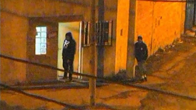 video: forzaron la puerta de una casa para robar y los agarraron in fraganti
