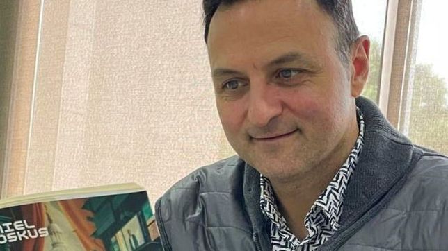daniel ivoskus presenta en la plata su libro sobre comunicacion y poder