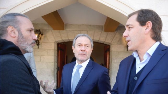 los trabajadores municipales de la plata cobraran un mes antes el aumento del 4%