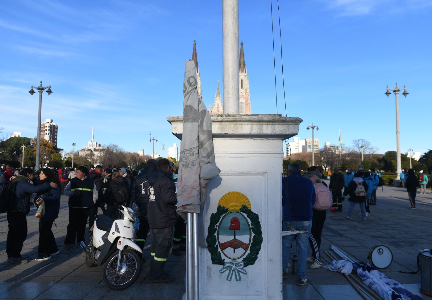 Los cooperativistas concentrados en Plaza Moreno
