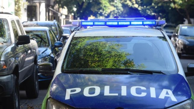 se trepo a una reja para entrar a robar en la plata, lo descubrieron y no pudo escapar