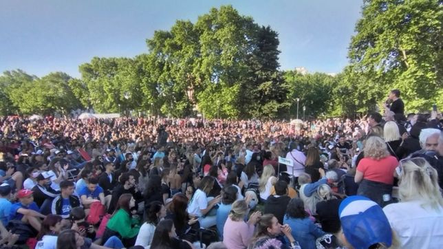 una multitud participo de la mateada de kicillof en la plata