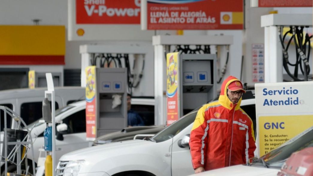 Shell se suma a YPF y baja el precio de sus combustibles casi un 1%