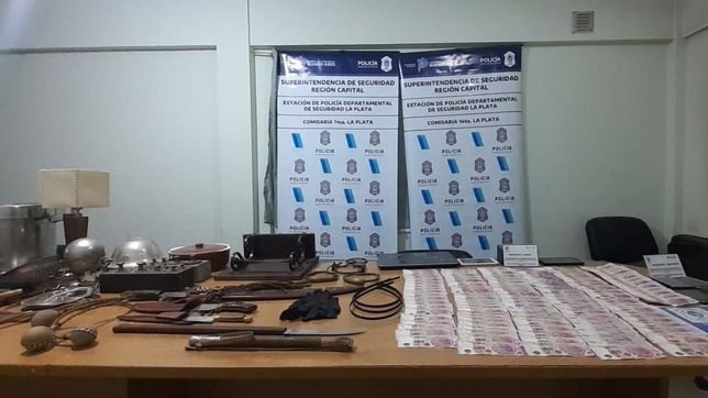 realizaron allanamientos para dar con la banda que entro a mazazos a una casa de la plata