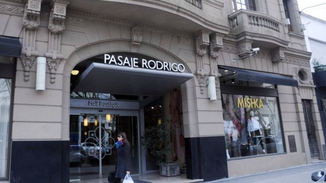 trabajadores del pasaje rodrigo denuncian que no limpian los banos desde hace meses